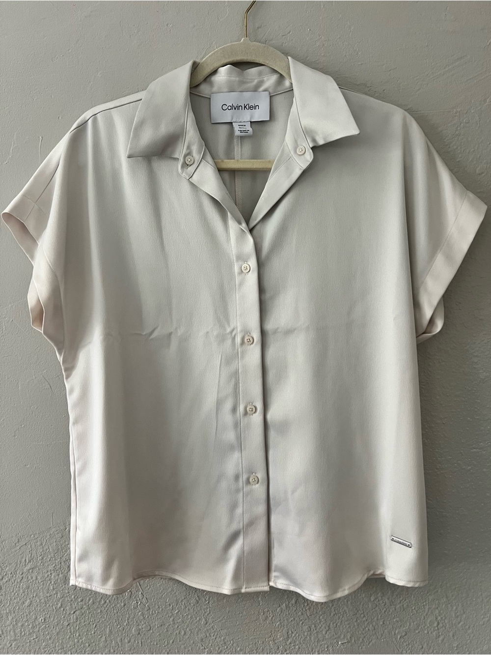 Calvin Klein Women's Light Cream Short Sleeve Button-Down Shirt